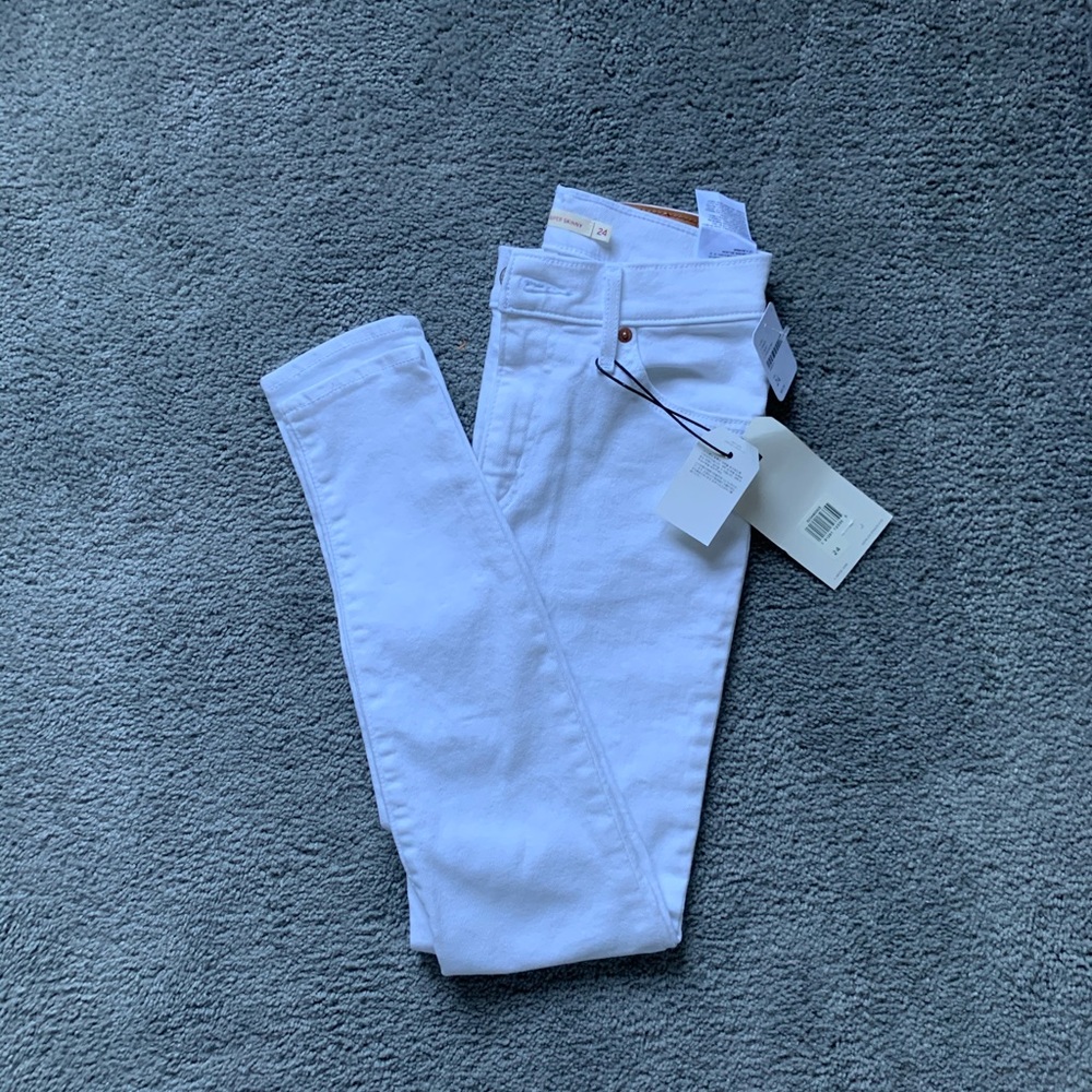 White Levi jeans